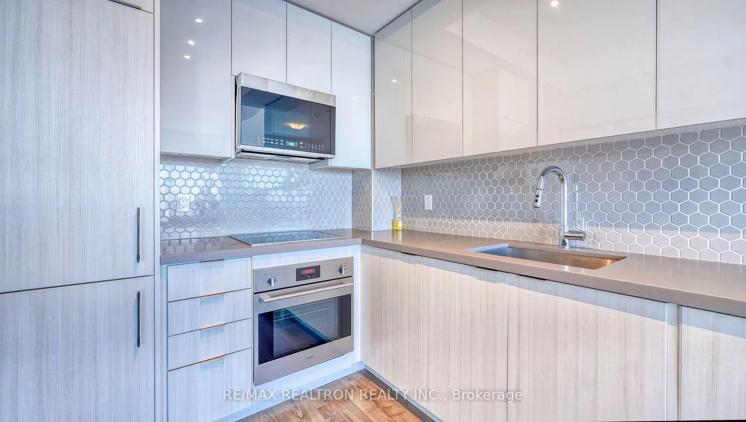 297, Oak Walk, 1015 - RO River Oaks, Oakville