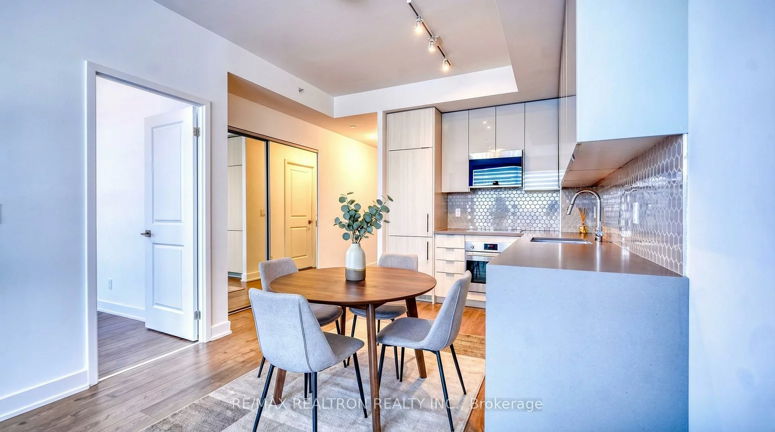 297, Oak Walk, 1015 - RO River Oaks, Oakville