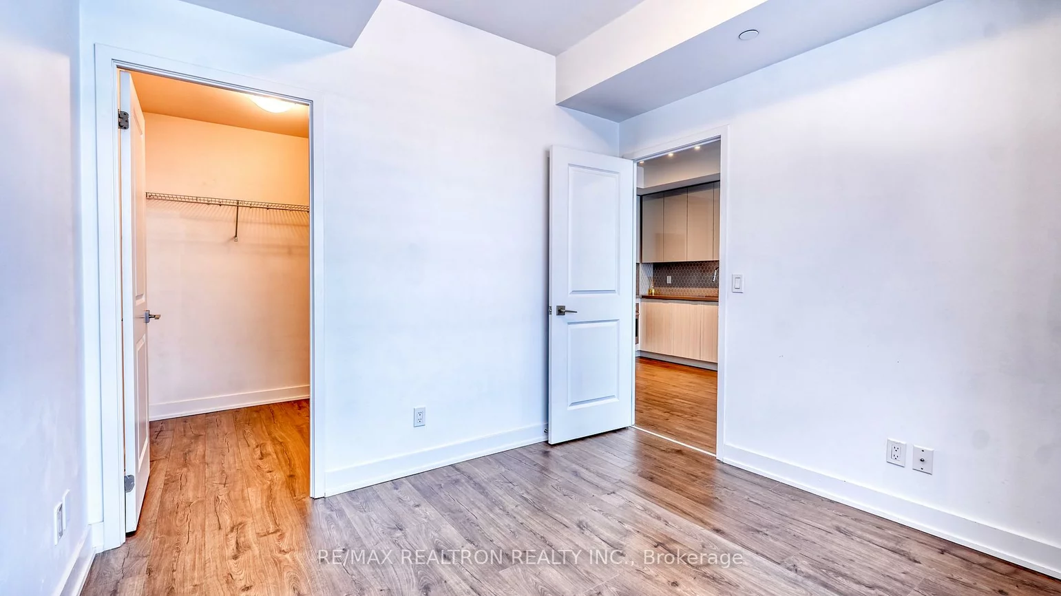 297, Oak Walk, 1015 - RO River Oaks, Oakville