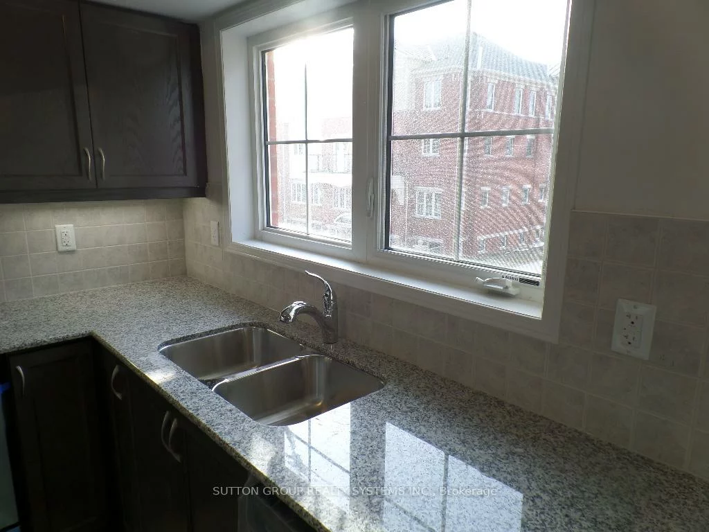 2472, Post, 1015 - RO River Oaks, Oakville