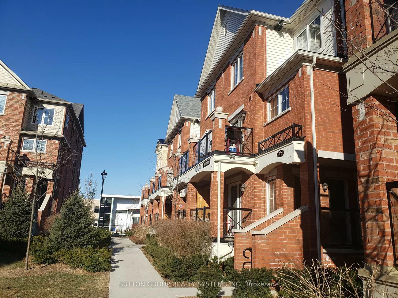 2472, Post, 1015 - RO River Oaks, Oakville