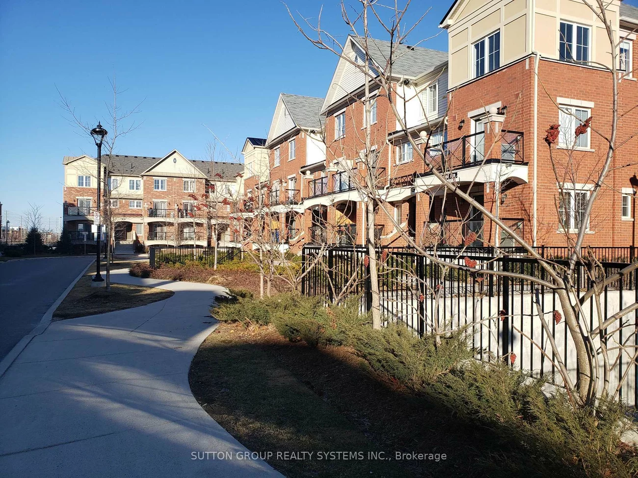 2472, Post, 1015 - RO River Oaks, Oakville