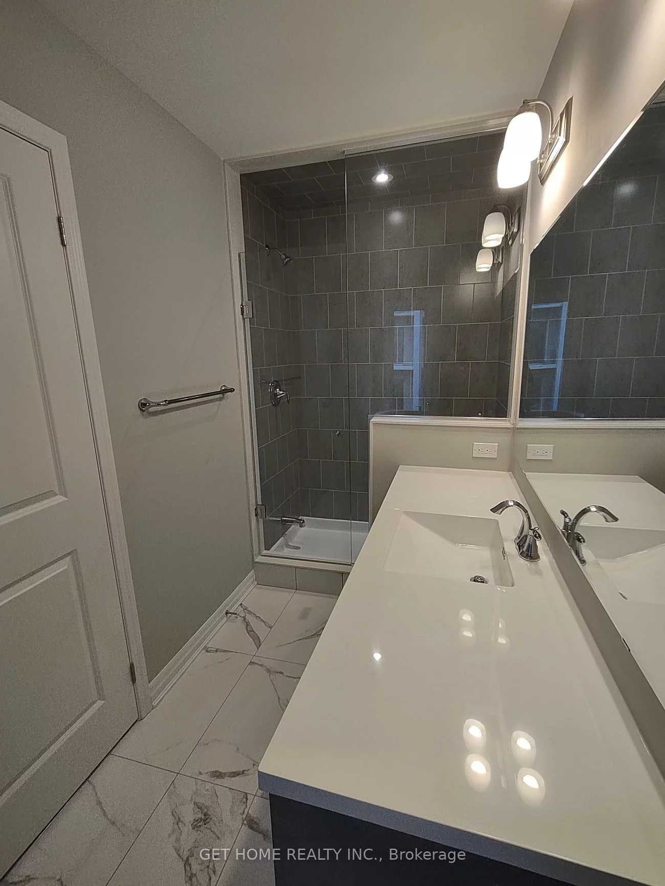 62, Kaitting, 1008 - GO Glenorchy, Oakville