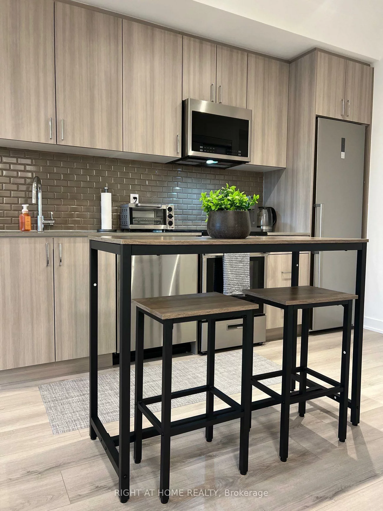 1005, Dundas, 1010 - JM Joshua Meadows, Oakville