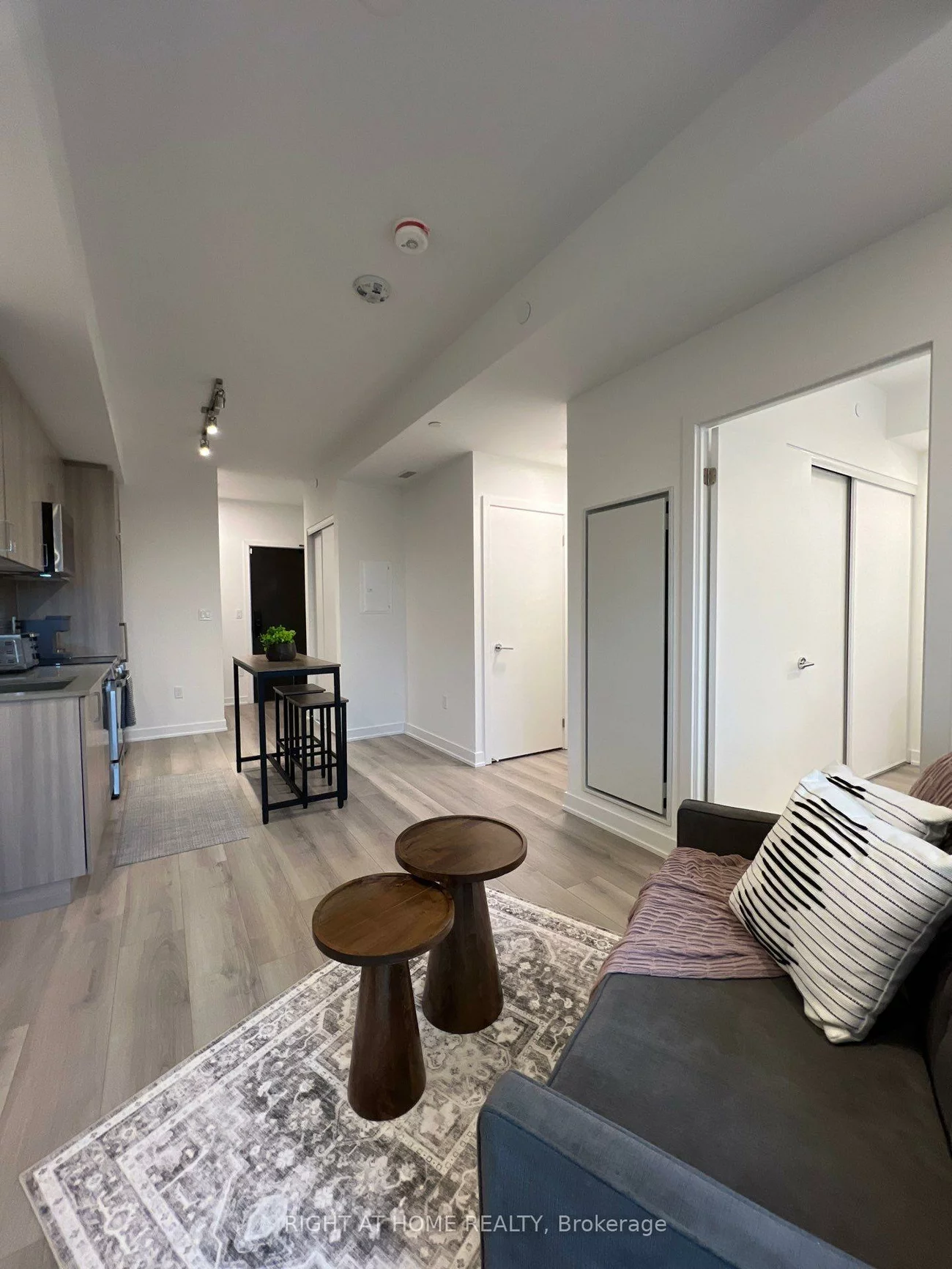 1005, Dundas, 1010 - JM Joshua Meadows, Oakville