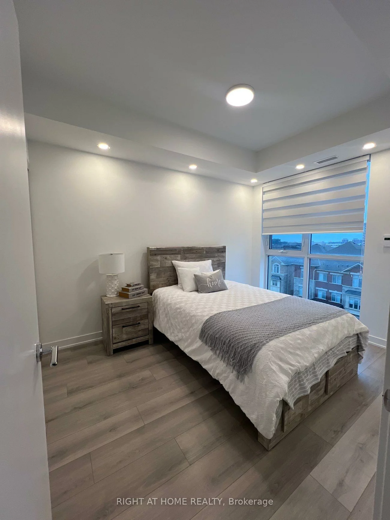 1005, Dundas, 1010 - JM Joshua Meadows, Oakville