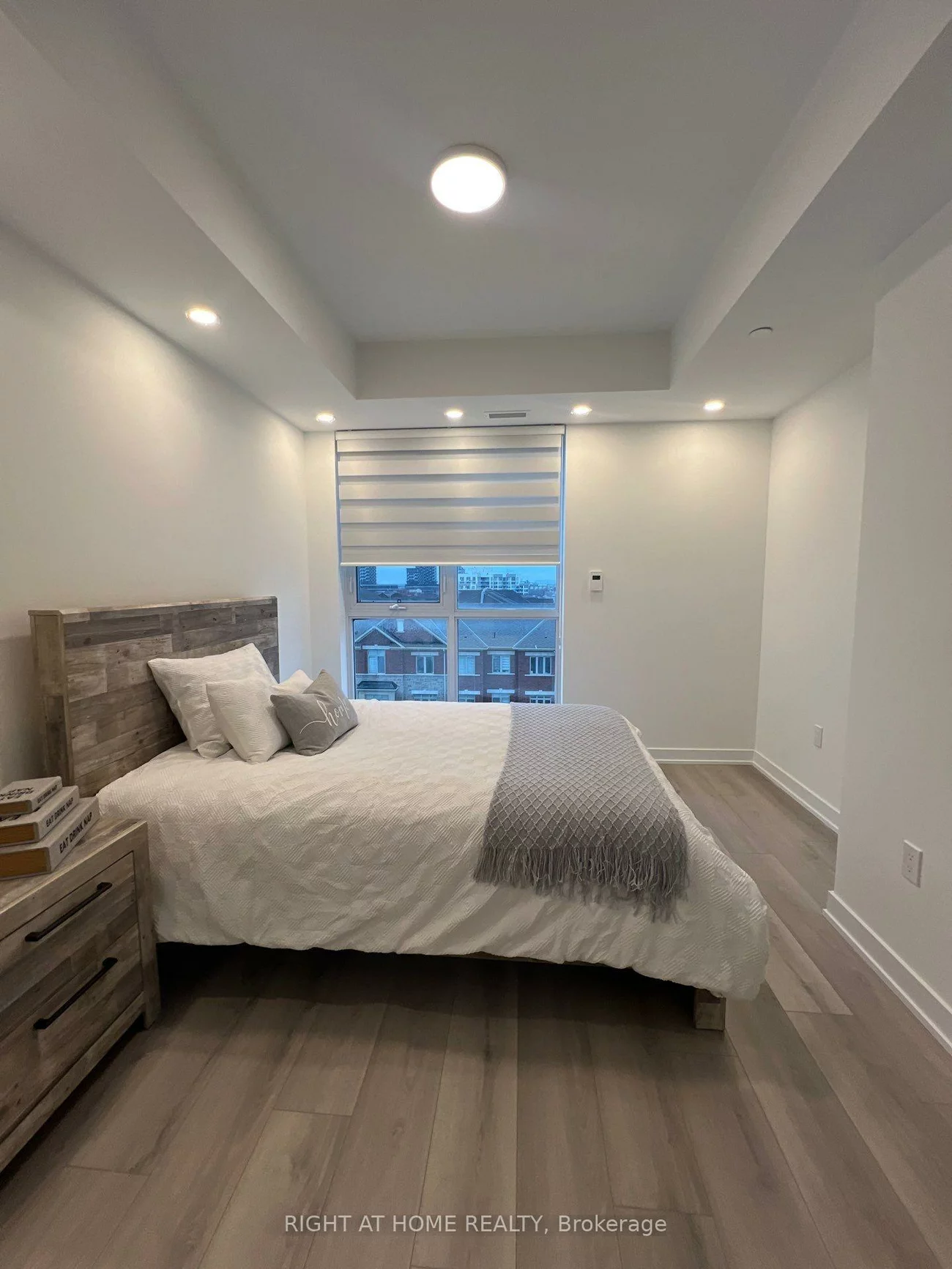 1005, Dundas, 1010 - JM Joshua Meadows, Oakville