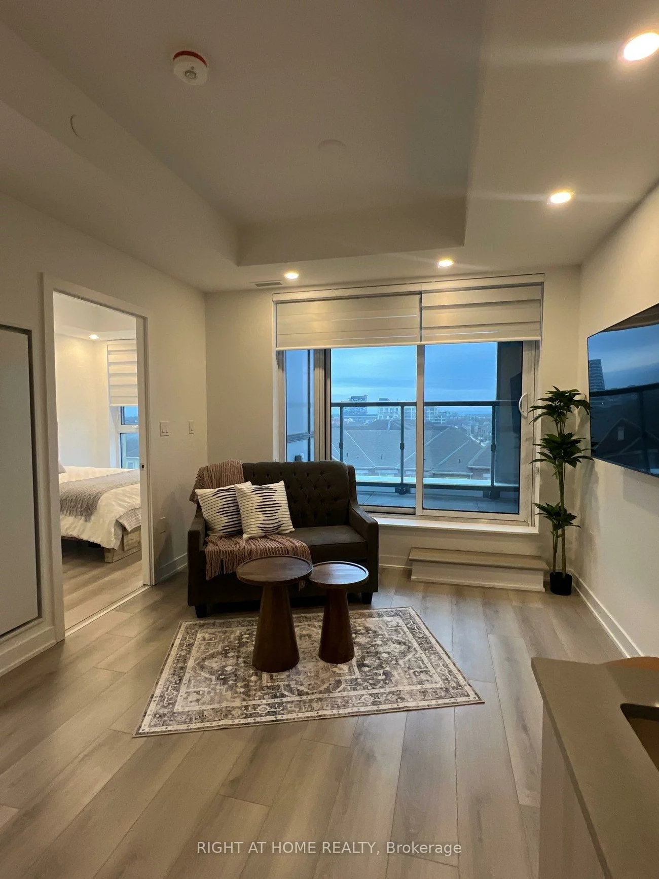 1005, Dundas, 1010 - JM Joshua Meadows, Oakville