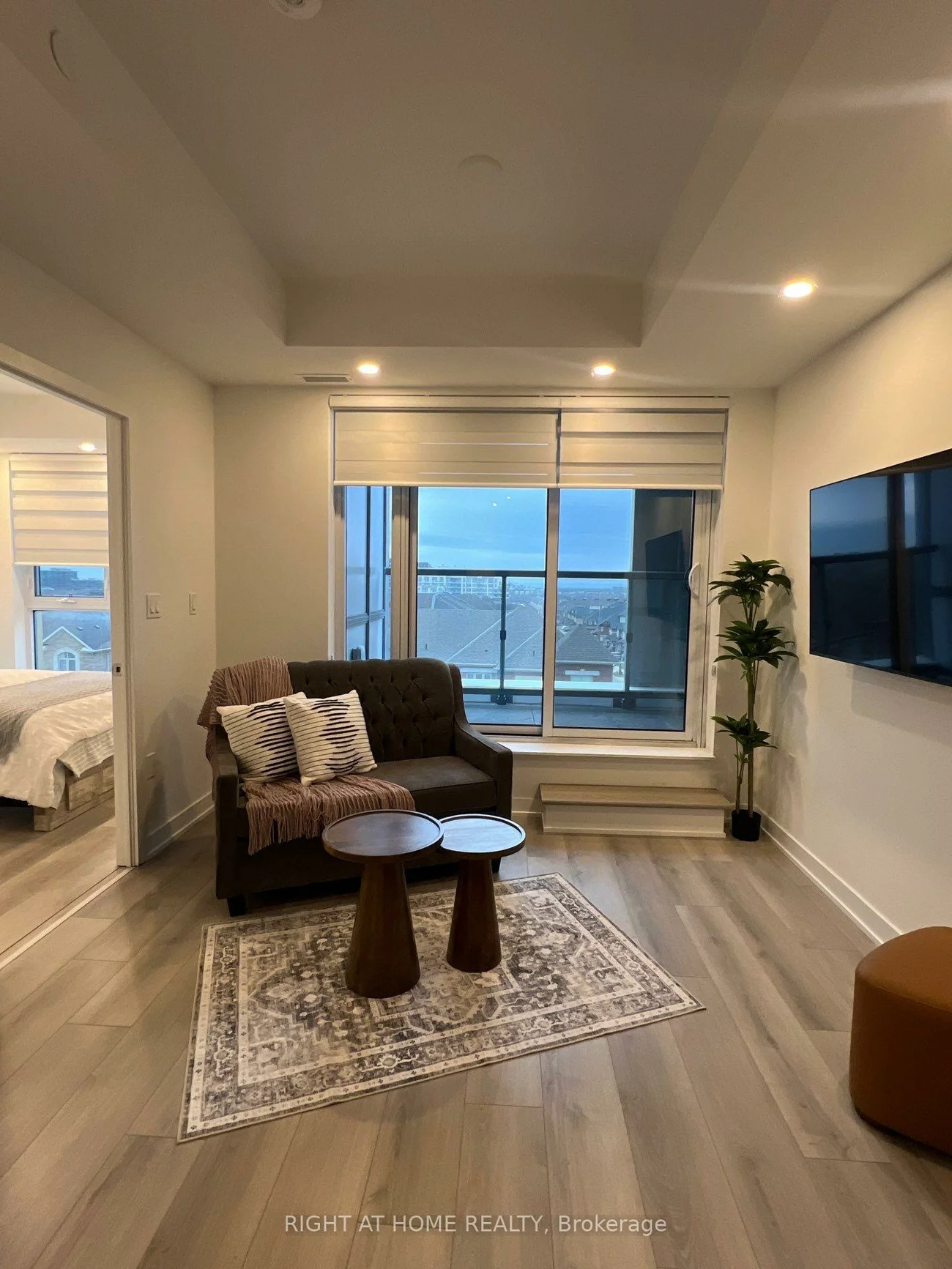 1005, Dundas, 1010 - JM Joshua Meadows, Oakville