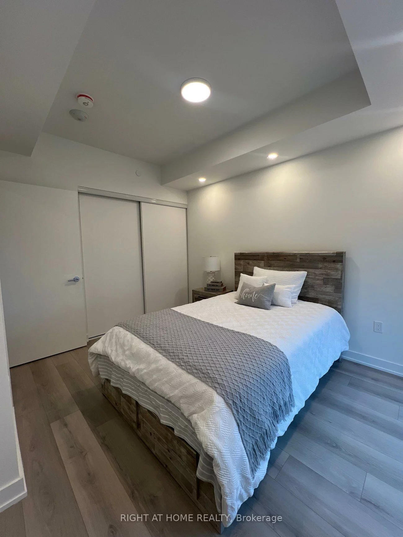 1005, Dundas, 1010 - JM Joshua Meadows, Oakville