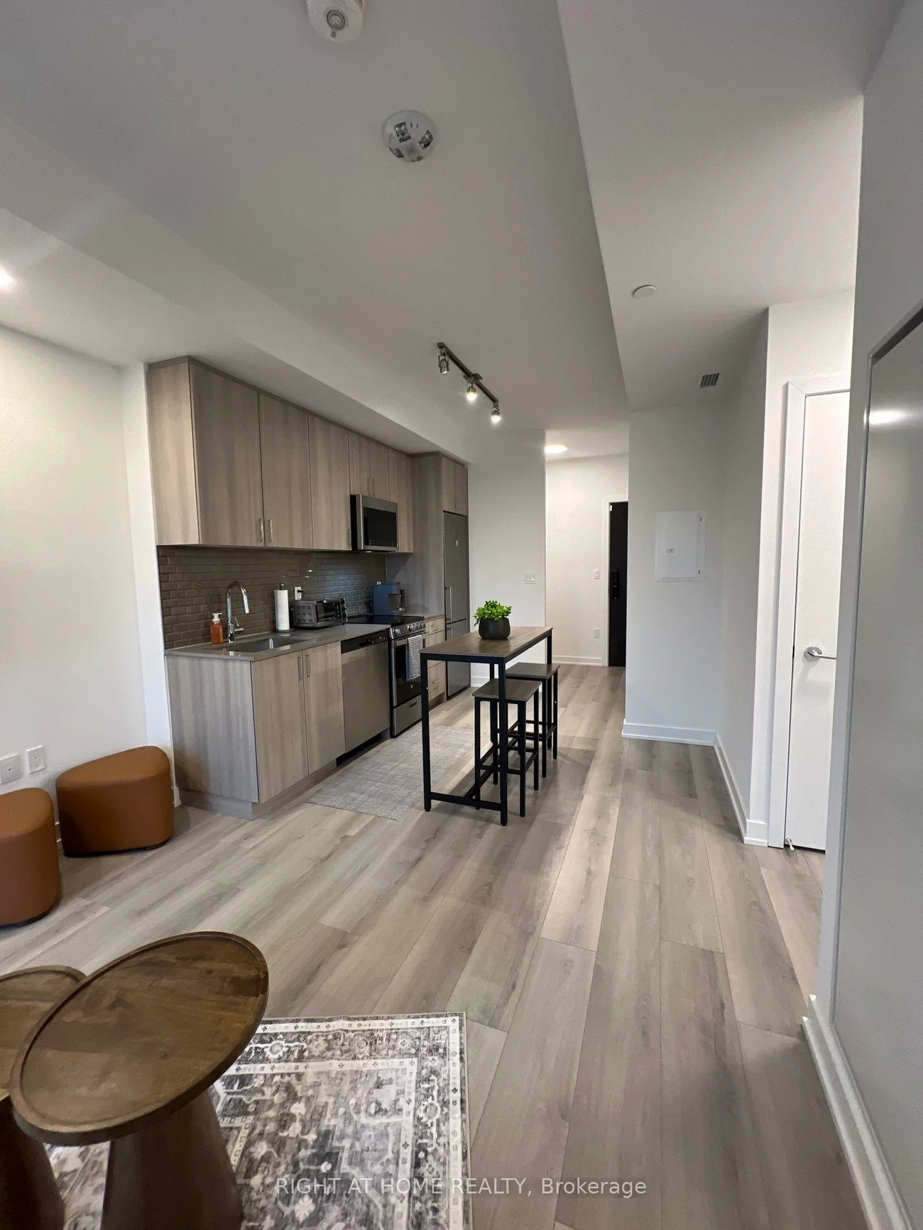 1005, Dundas, 1010 - JM Joshua Meadows, Oakville