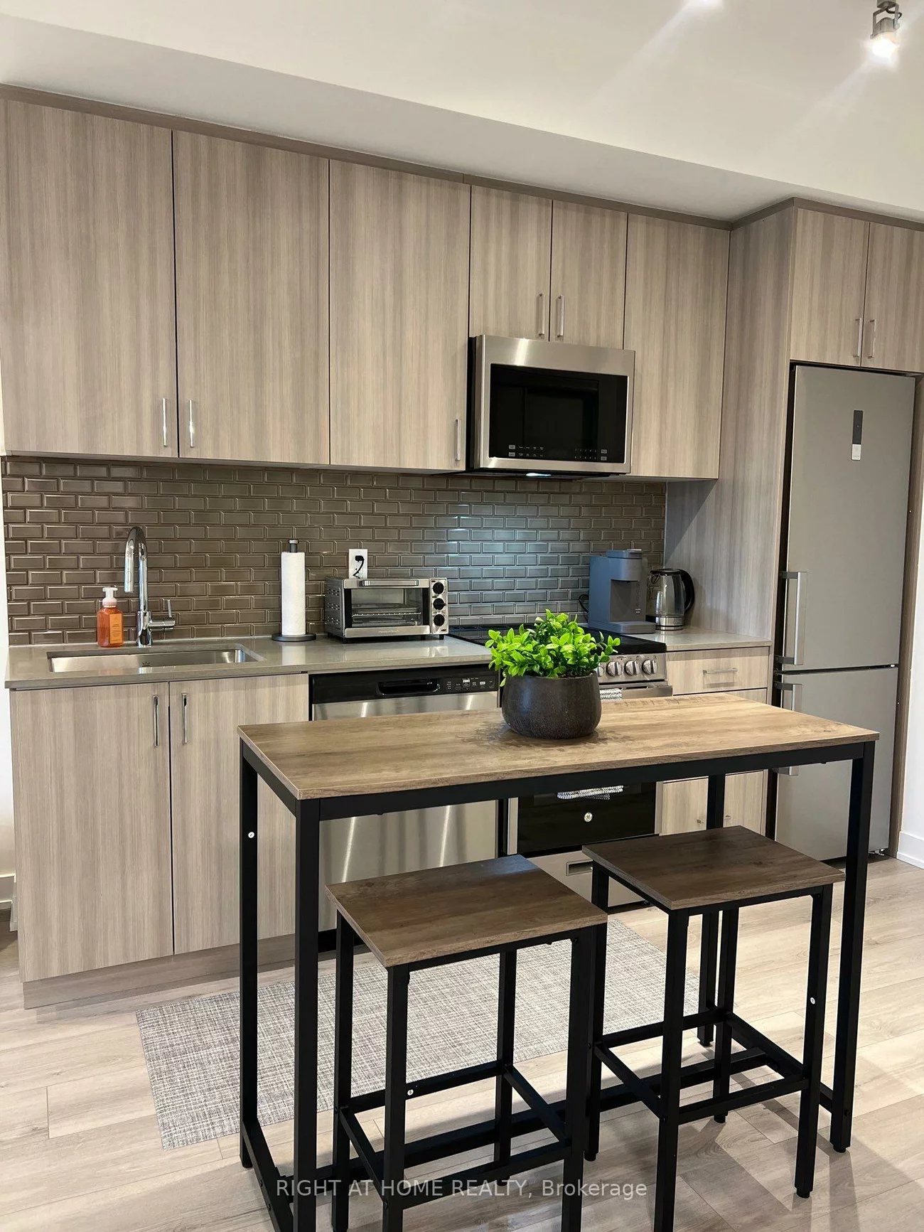 1005, Dundas, 1010 - JM Joshua Meadows, Oakville