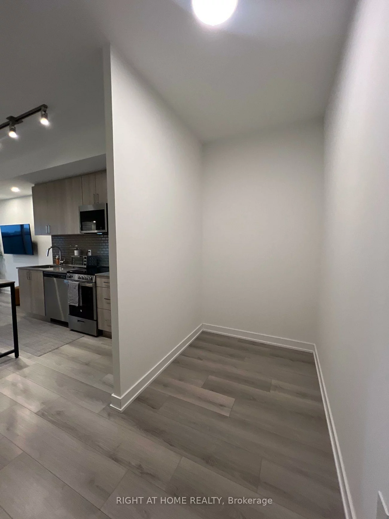 1005, Dundas, 1010 - JM Joshua Meadows, Oakville