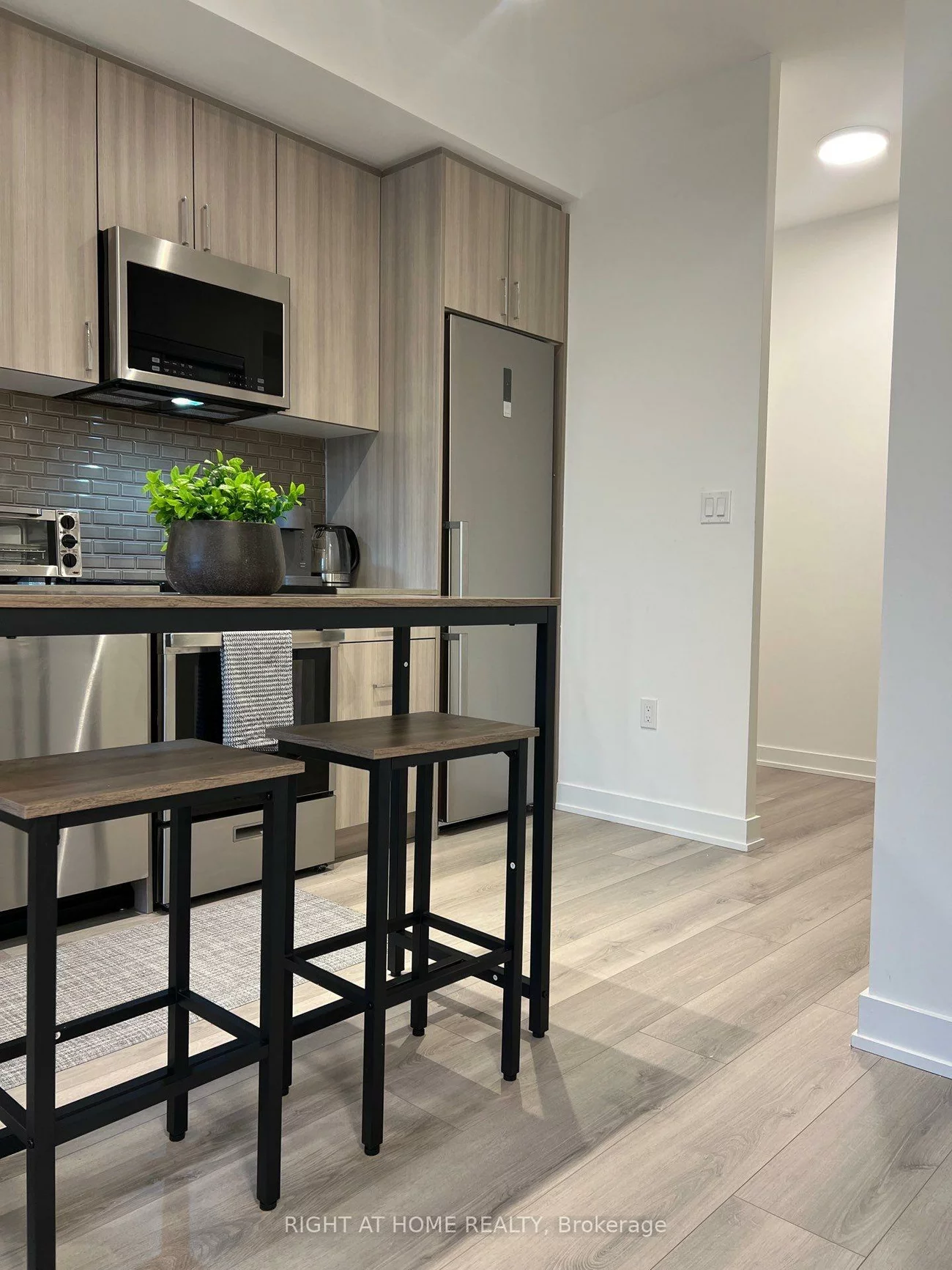 1005, Dundas, 1010 - JM Joshua Meadows, Oakville