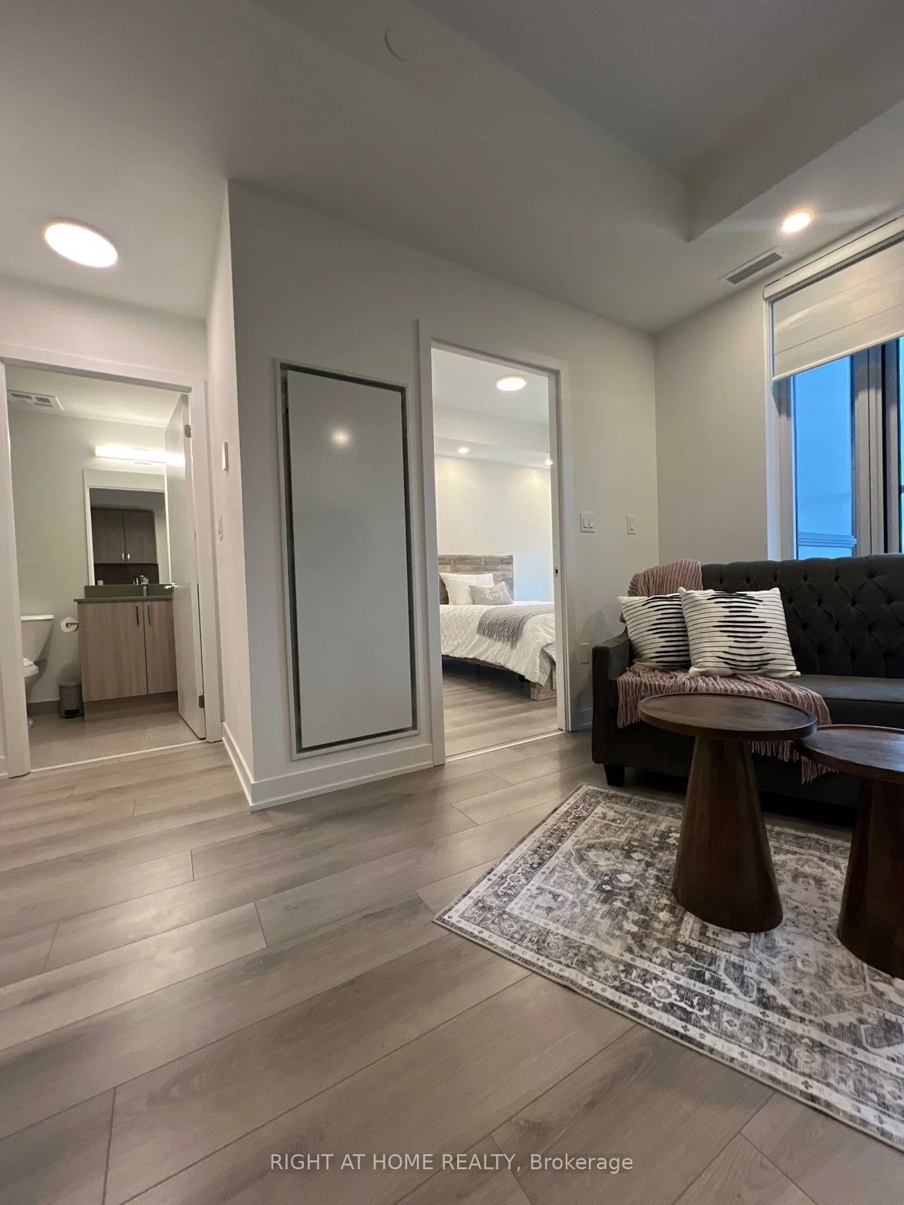 1005, Dundas, 1010 - JM Joshua Meadows, Oakville