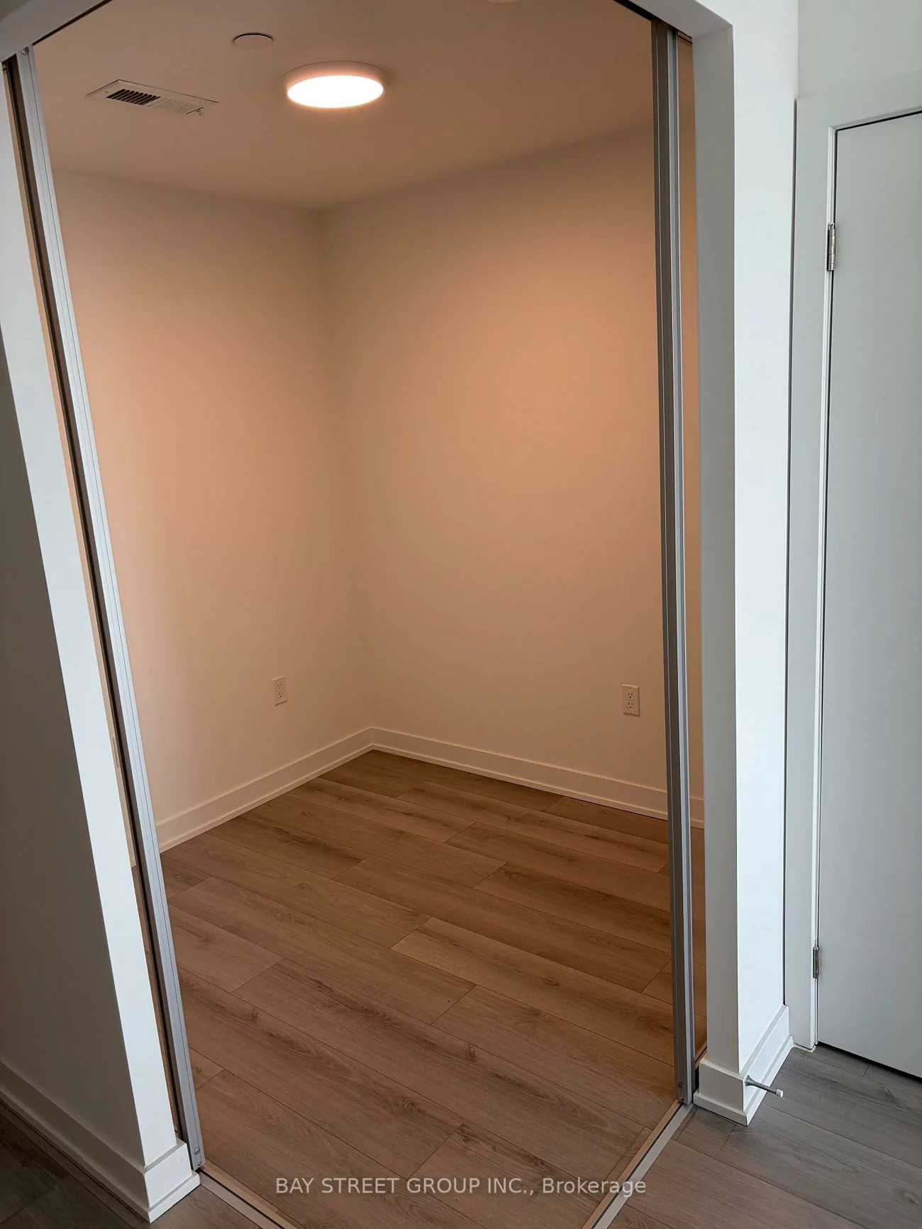 1005, DUNDAS, 1010 - JM Joshua Meadows, Oakville