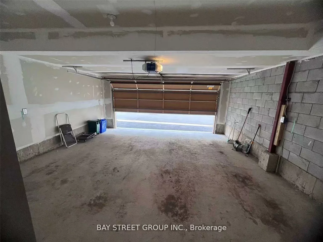 1005, DUNDAS, 1010 - JM Joshua Meadows, Oakville