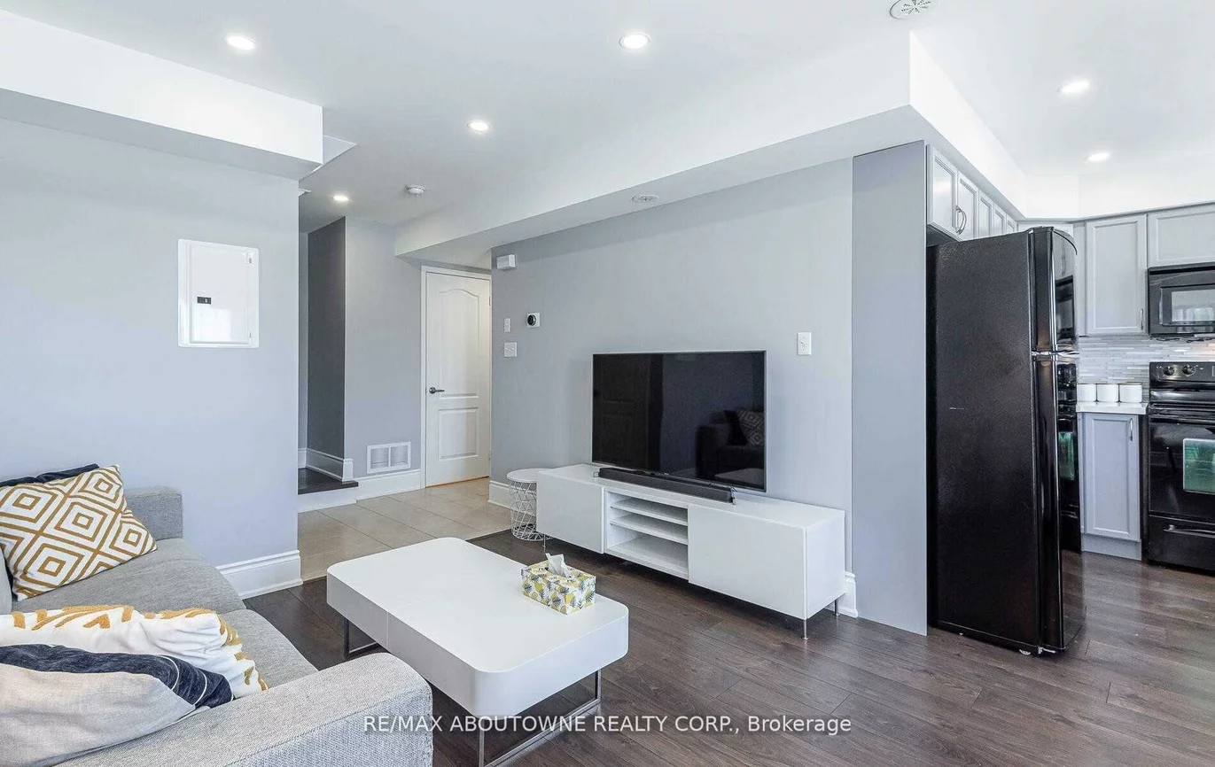 2557, Sixth, 1015 - RO River Oaks, Oakville