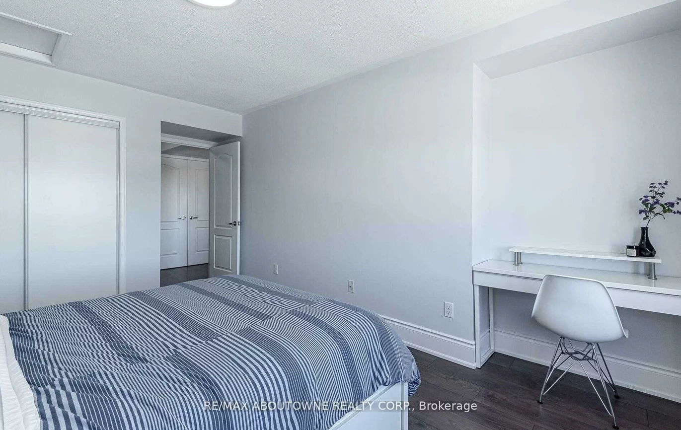 2557, Sixth, 1015 - RO River Oaks, Oakville