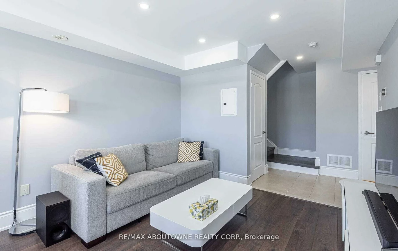 2557, Sixth, 1015 - RO River Oaks, Oakville