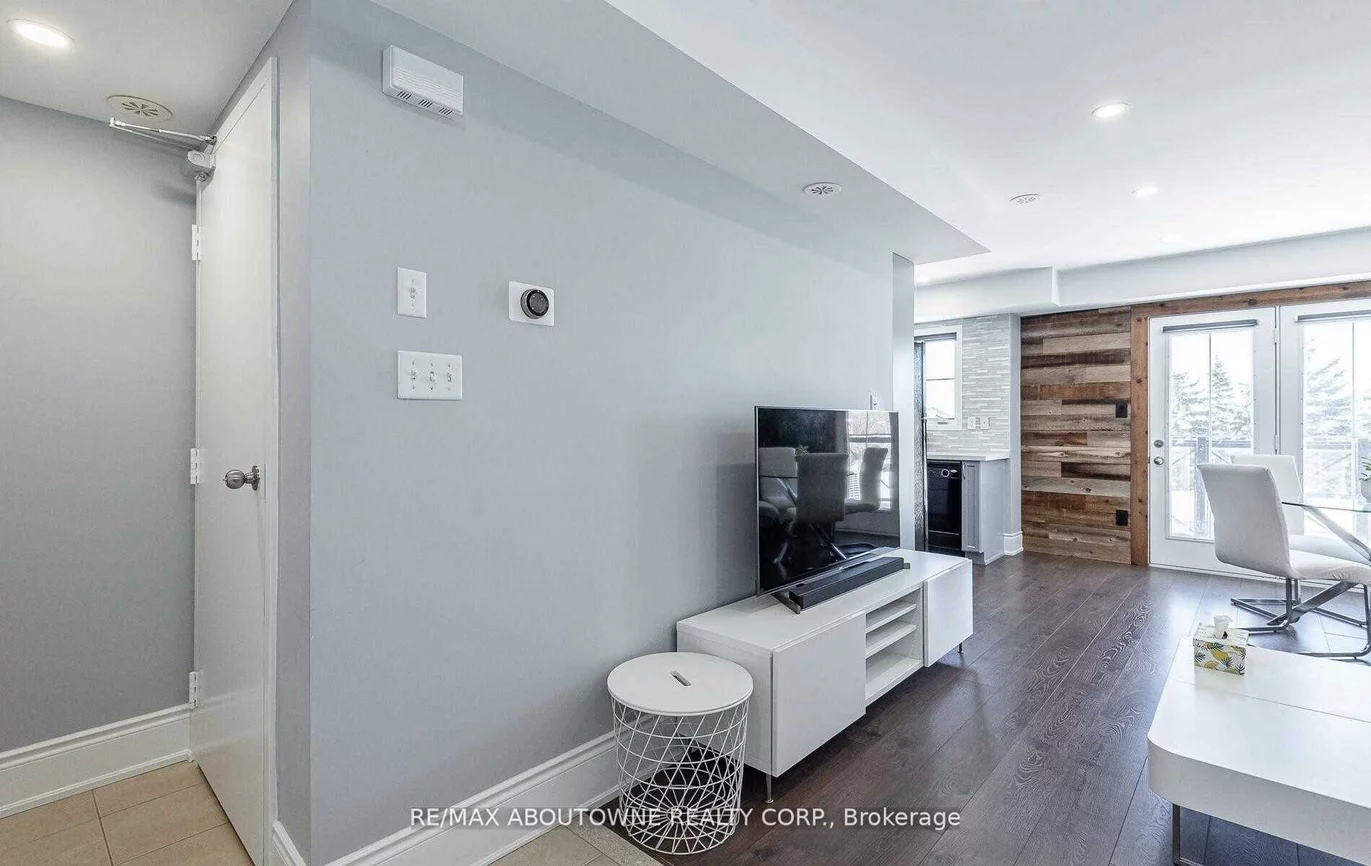 2557, Sixth, 1015 - RO River Oaks, Oakville