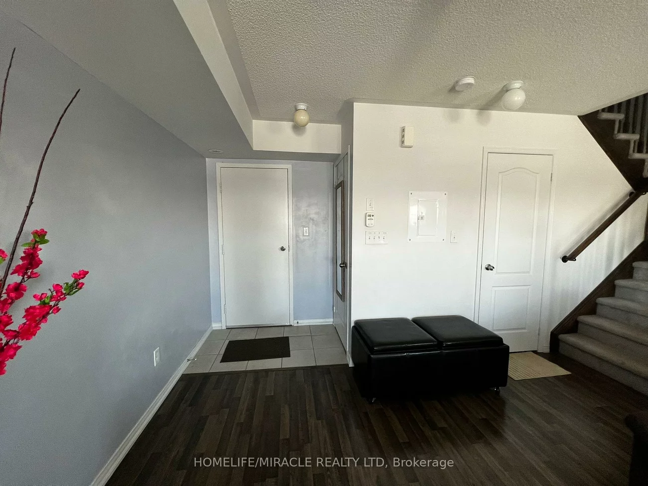 2504, Post, 1015 - RO River Oaks, Oakville