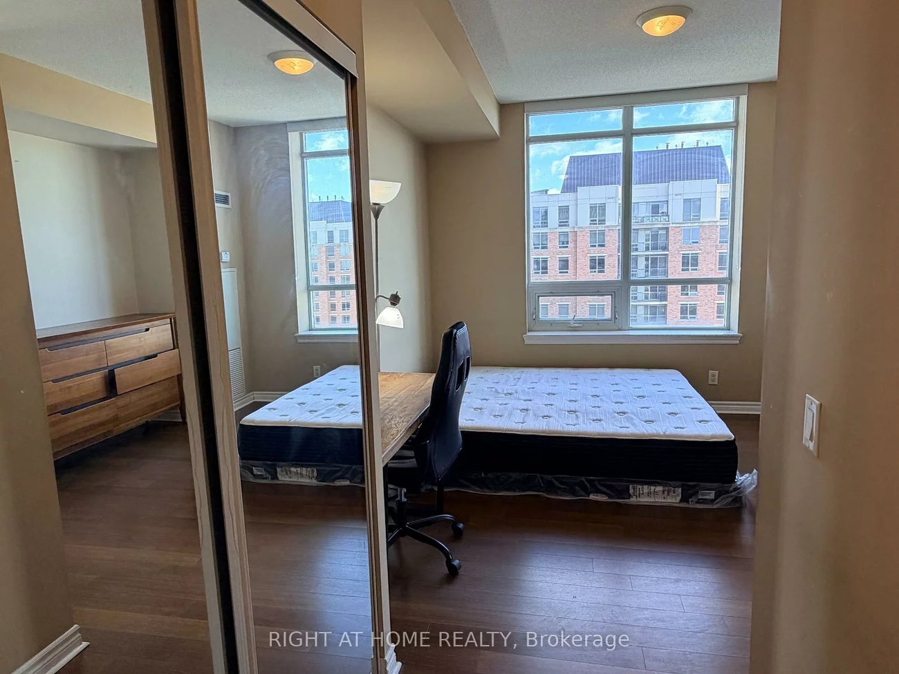 2365, Central Park, 1015 - RO River Oaks, Oakville