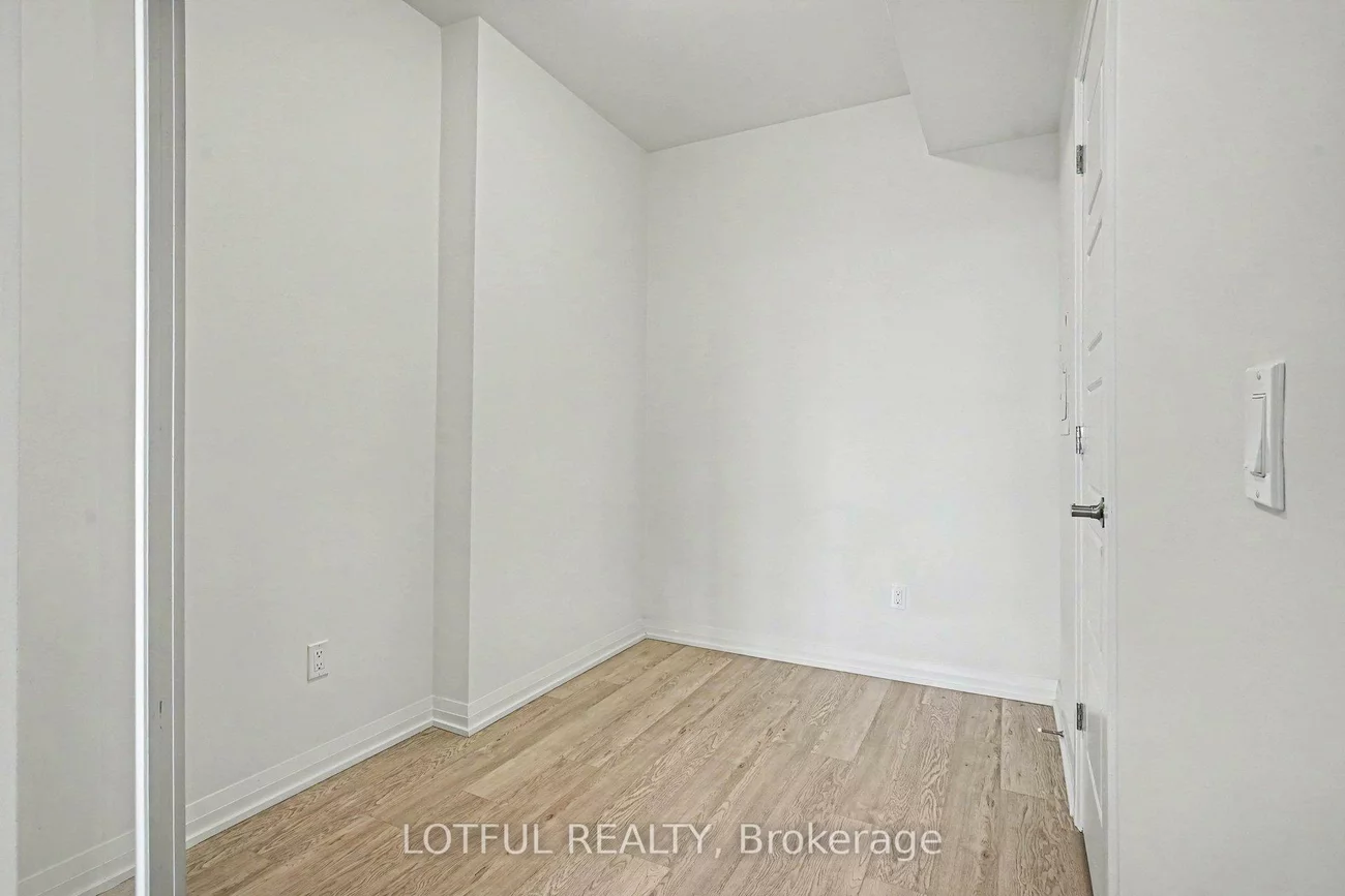 1415, Dundas, 1010 - JM Joshua Meadows, Oakville
