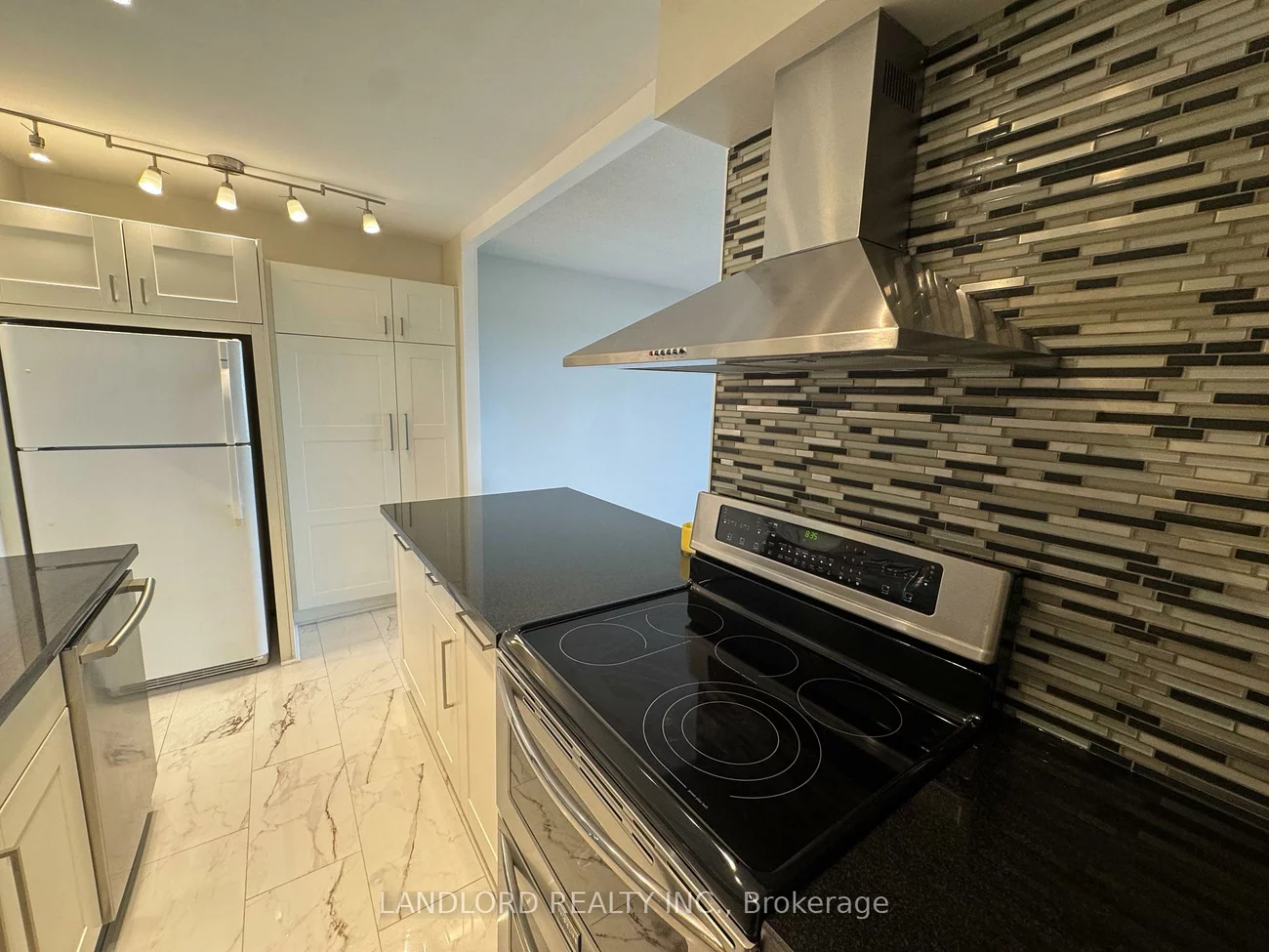 20, Speers, 1002 - CO Central, Oakville