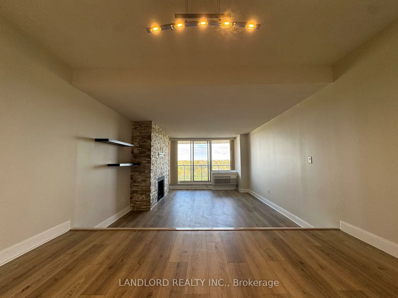 20, Speers, 1002 - CO Central, Oakville