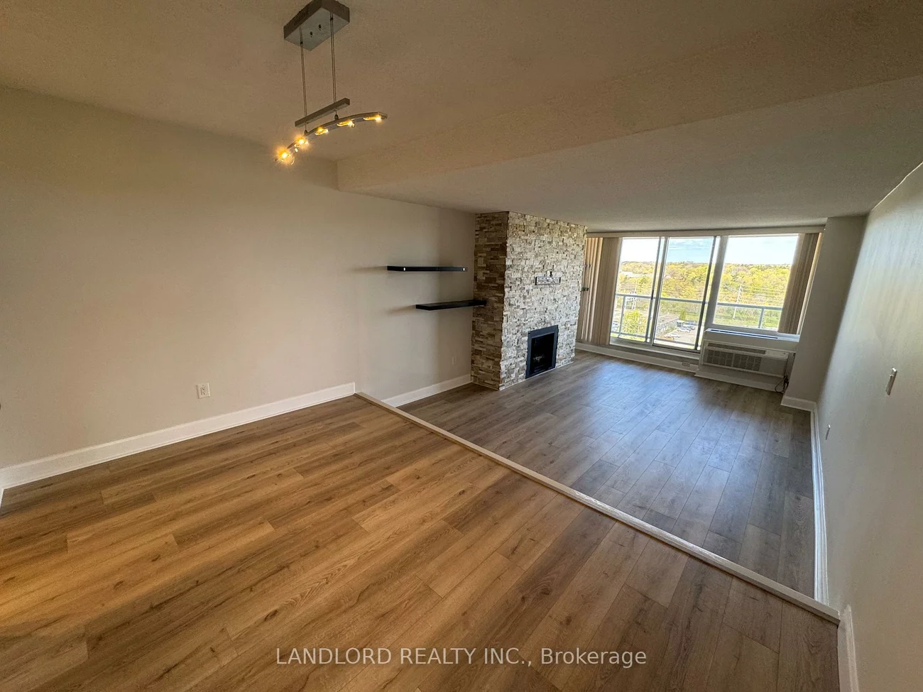 20, Speers, 1002 - CO Central, Oakville