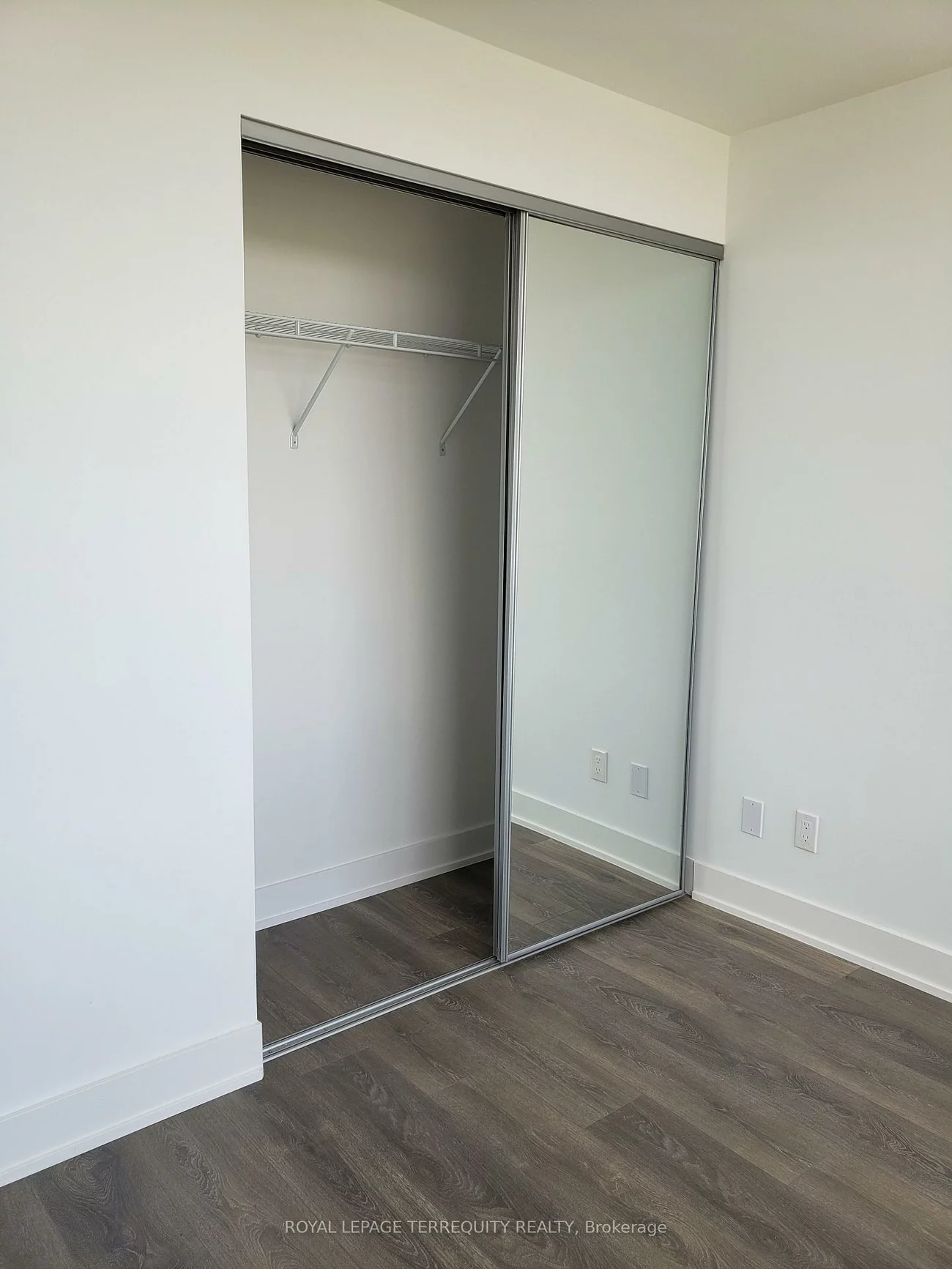 297, Oak Walk, 1015 - RO River Oaks, Oakville