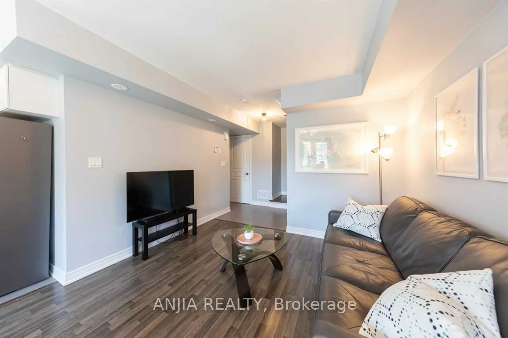 2504, Post, 1015 - RO River Oaks, Oakville