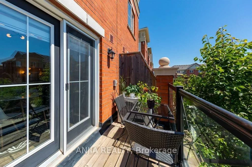 2504, Post, 1015 - RO River Oaks, Oakville