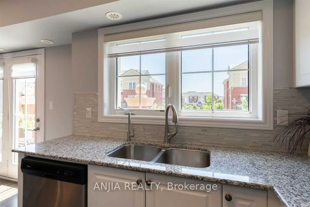 2504, Post, 1015 - RO River Oaks, Oakville