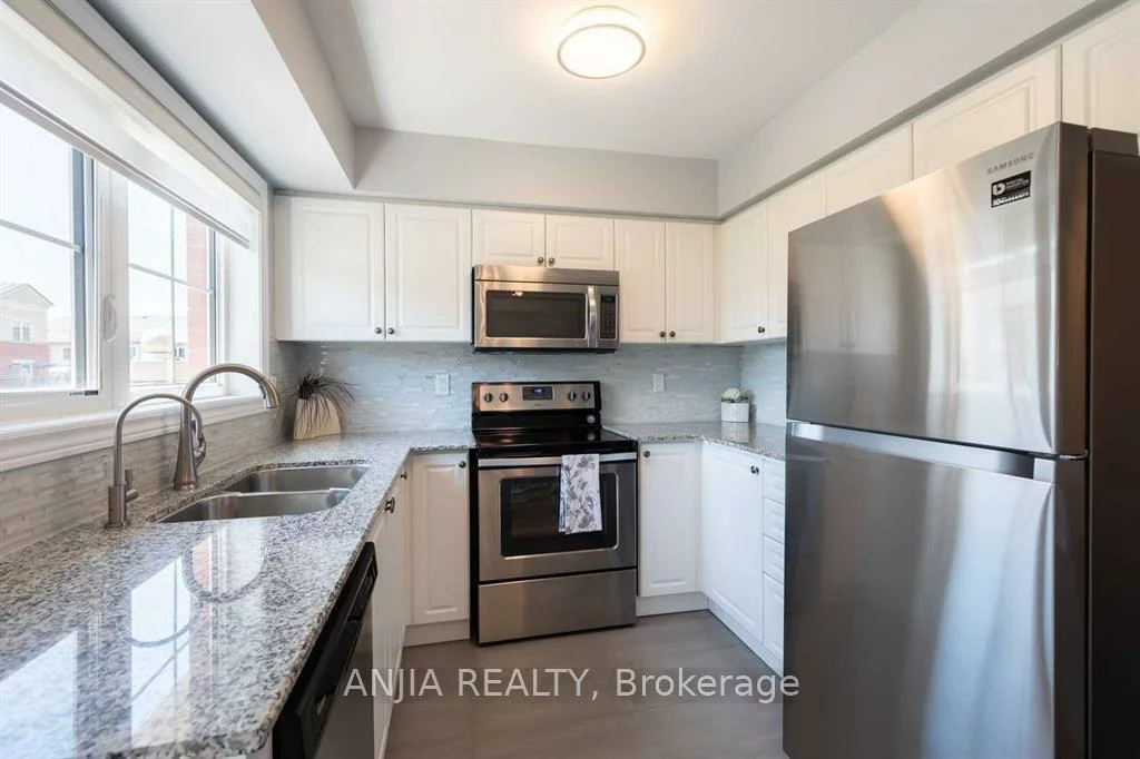 2504, Post, 1015 - RO River Oaks, Oakville