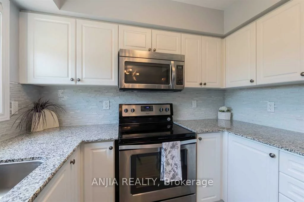 2504, Post, 1015 - RO River Oaks, Oakville