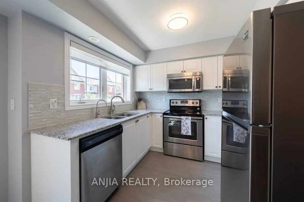 2504, Post, 1015 - RO River Oaks, Oakville