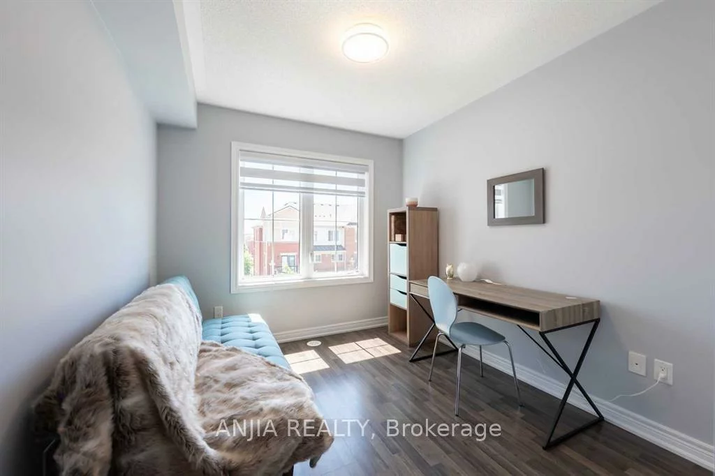 2504, Post, 1015 - RO River Oaks, Oakville