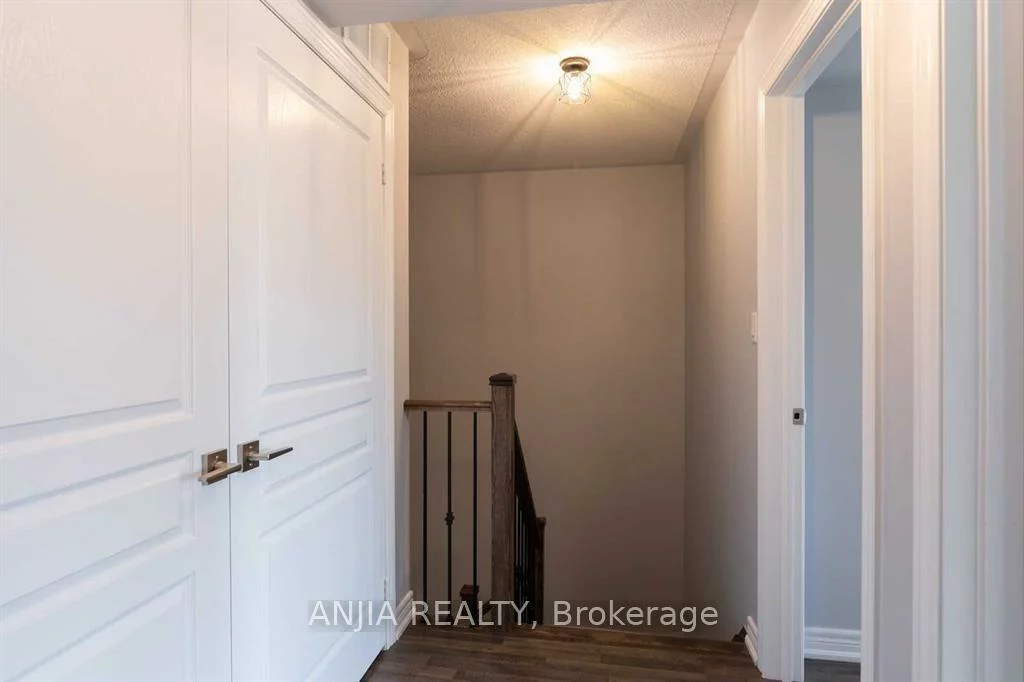 2504, Post, 1015 - RO River Oaks, Oakville