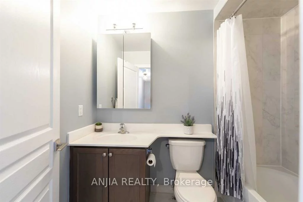 2504, Post, 1015 - RO River Oaks, Oakville