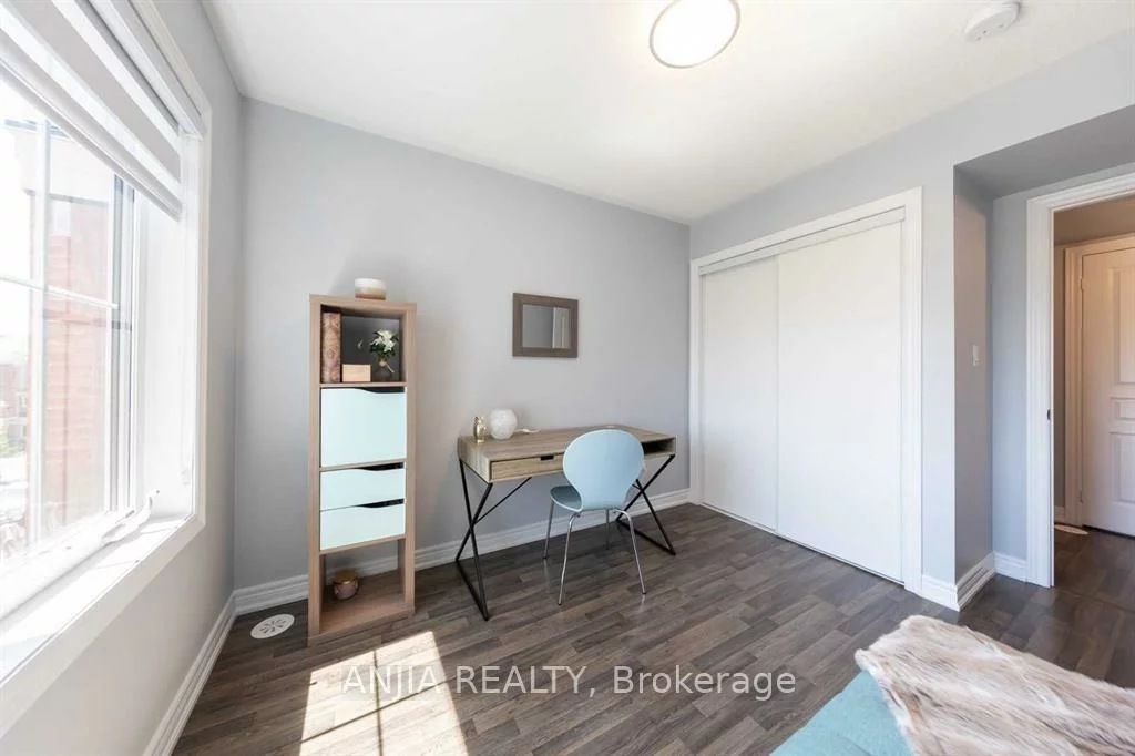 2504, Post, 1015 - RO River Oaks, Oakville