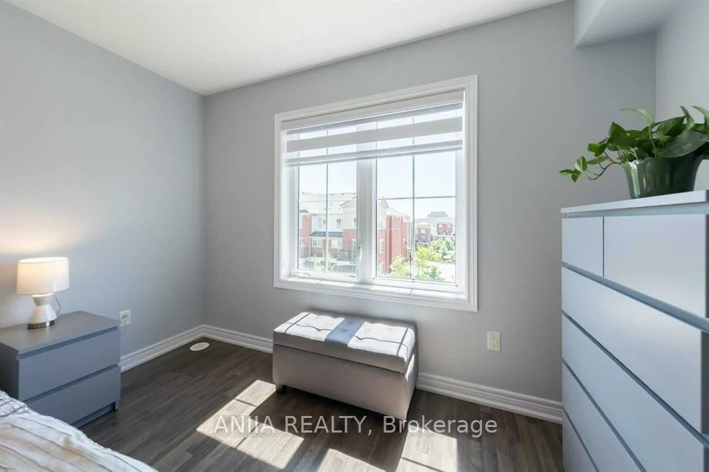 2504, Post, 1015 - RO River Oaks, Oakville