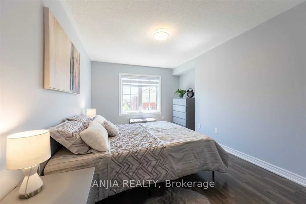 2504, Post, 1015 - RO River Oaks, Oakville