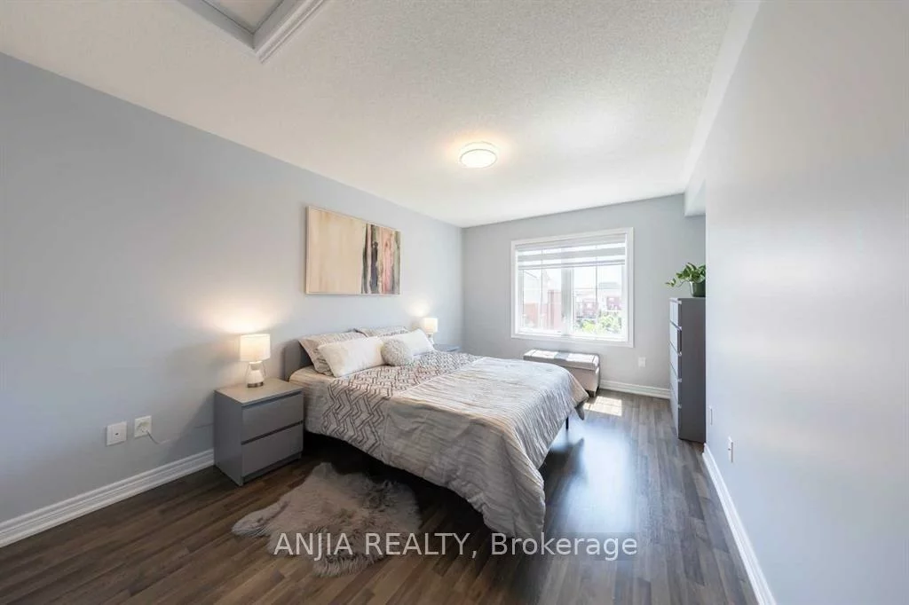 2504, Post, 1015 - RO River Oaks, Oakville