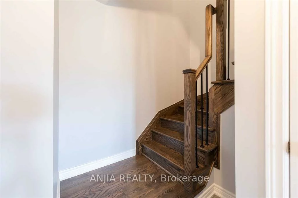 2504, Post, 1015 - RO River Oaks, Oakville