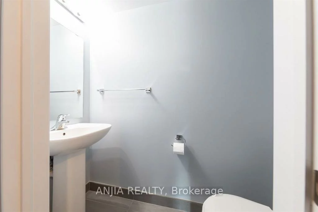 2504, Post, 1015 - RO River Oaks, Oakville