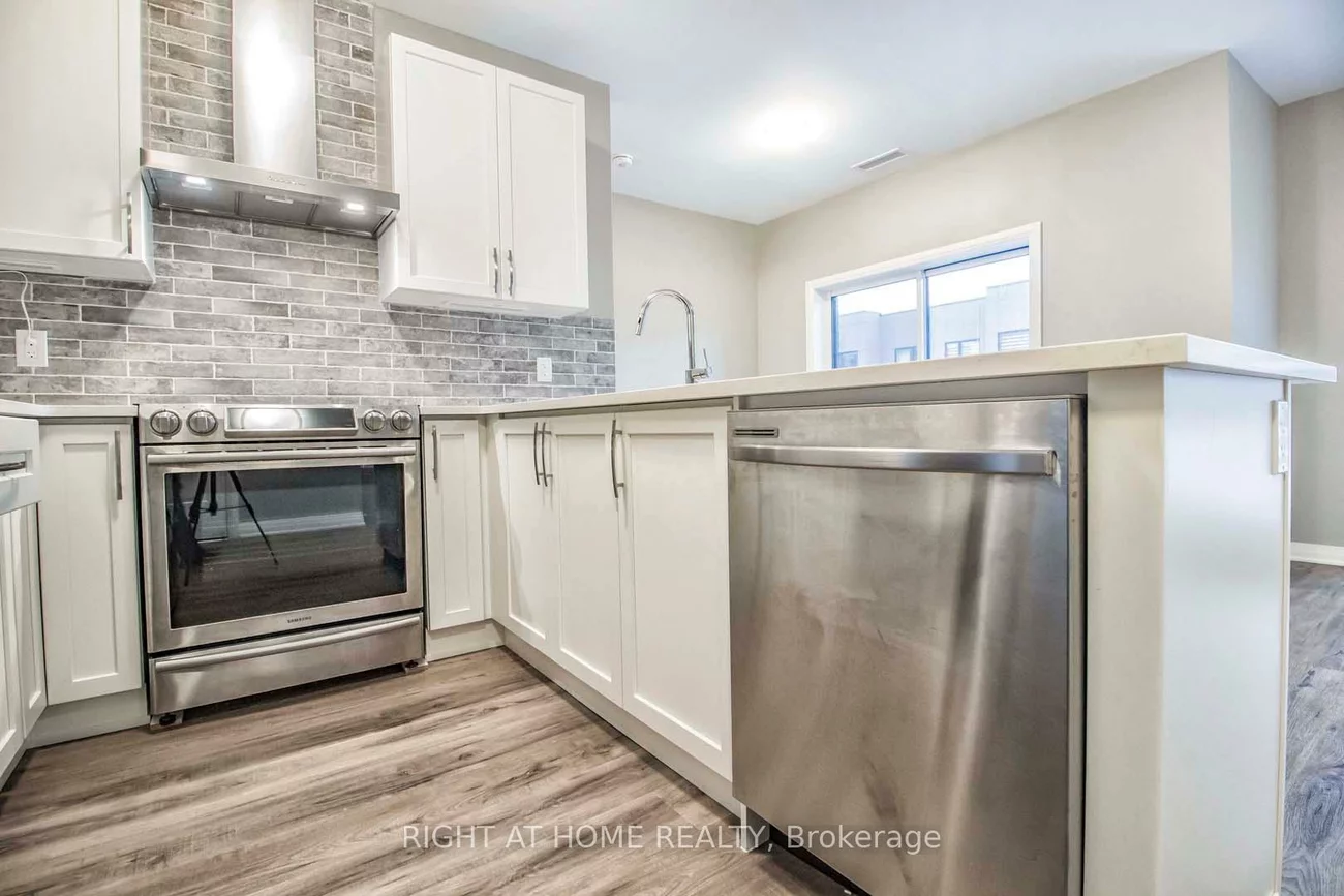 102, Grovewood Common, 1008 - GO Glenorchy, Oakville