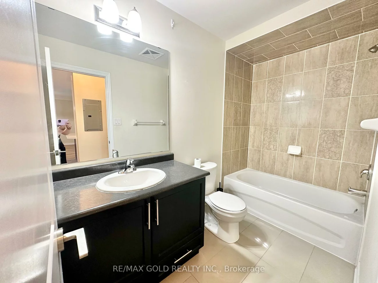 263, Georgian, 1015 - RO River Oaks, Oakville