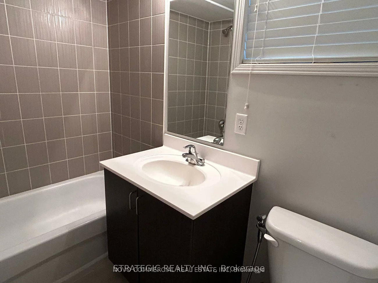 2444, Post, 1015 - RO River Oaks, Oakville